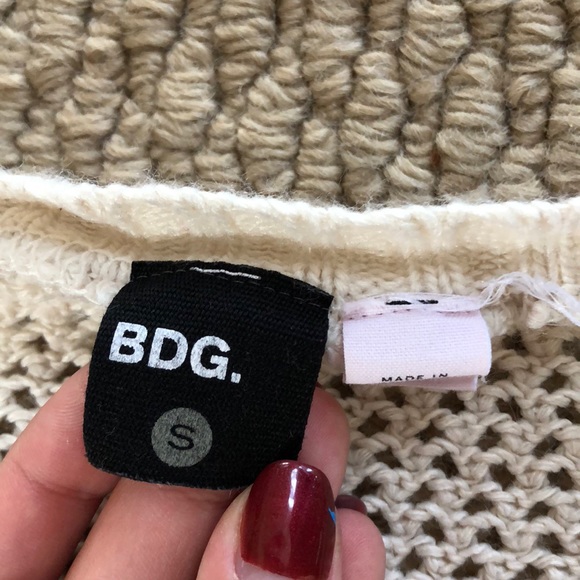 Urban Outfitters Cropped Sweater - Picture 3 of 4